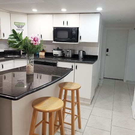 Tidy Private Rooms With Full Kitchen Toronto Luaran gambar