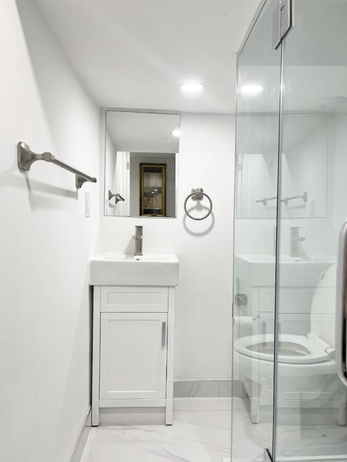 Tidy Private Rooms With Full Kitchen Toronto Luaran gambar